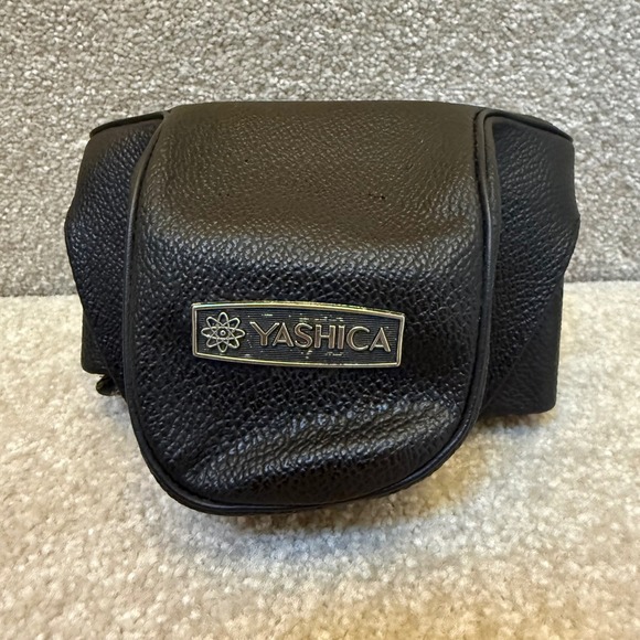 Yashica Electro 35 GSN Silver Black Rangefinder Film Camera 45mm f 1.7 Lens RARE - Picture 5 of 8